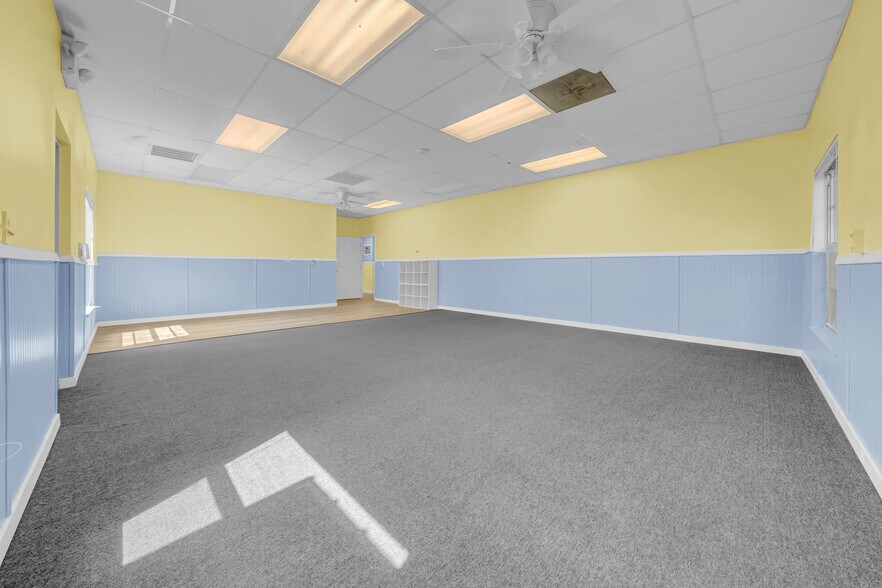 More Photos Of 1419 Sunset Point Rd, Clearwater Office For Sale