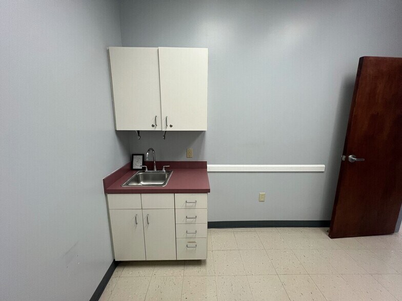 More Photos Of 225 N Ronald Reagan Blvd, Longwood General Retail For Sale