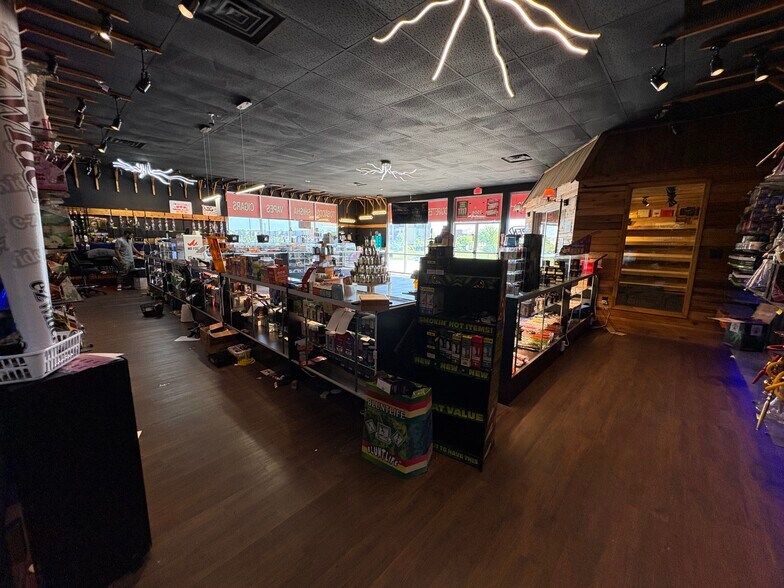 More Photos Of 3504 Paramount Dr, West Lafayette Storefront For Lease