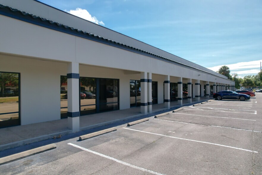 More Photos Of 976 Florida Central Pky, Longwood Light Distribution For Lease