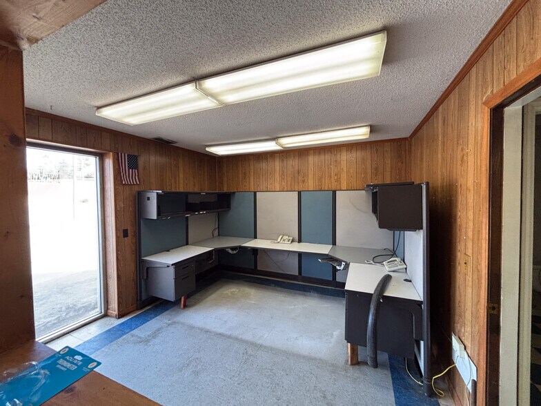 More Photos Of 5875 W US Highway 421, Wilkesboro Warehouse For Lease