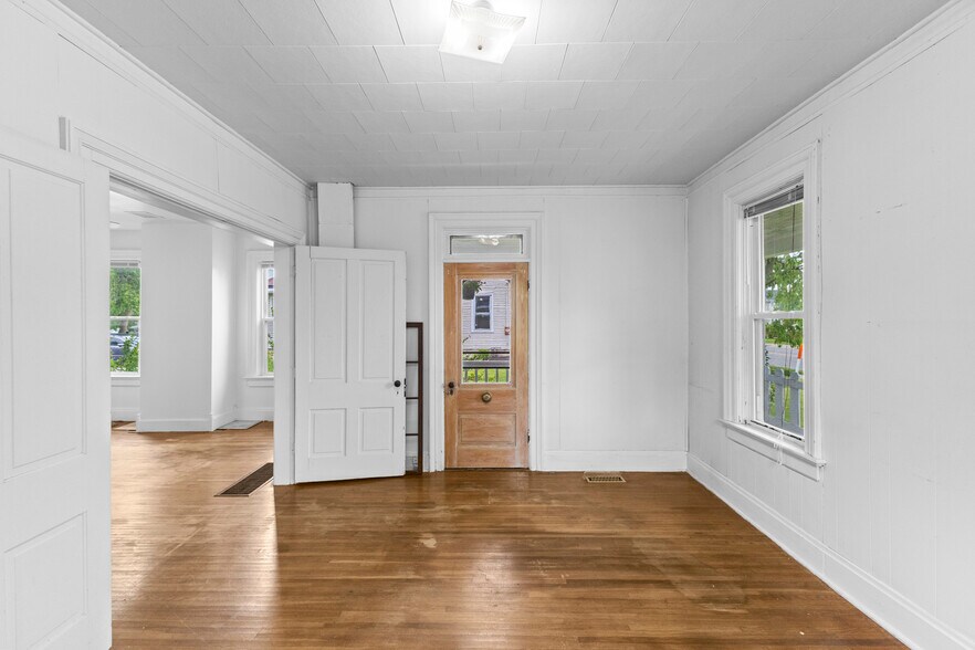 More Photos Of 4103 Broadway, Grove City Freestanding For Sale