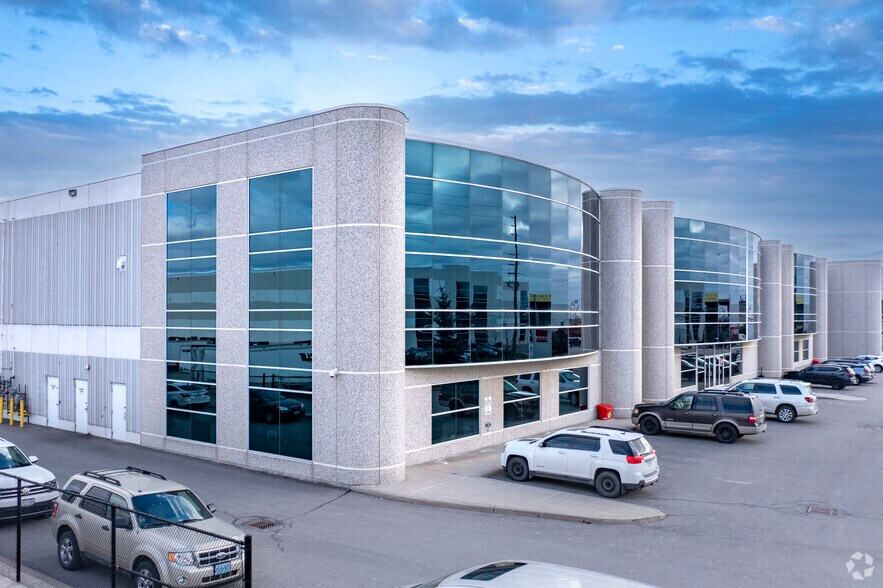 More Photos Of 7933 Huntington Rd, Vaughan Warehouse For Lease