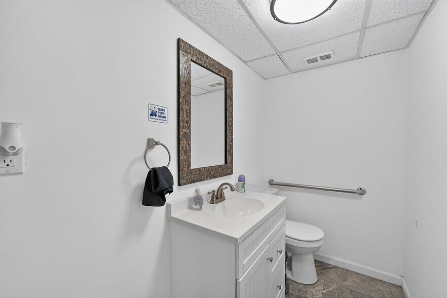 More Photos Of 663 N US Highway 17 92, Longwood Auto Dealership For Lease