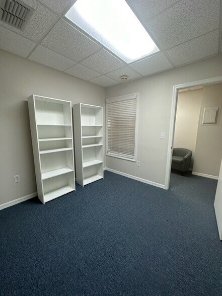 More Photos Of 5500 Bee Ridge Rd, Sarasota Office For Sale