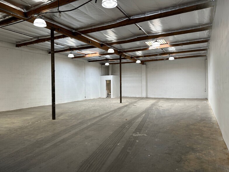 More Photos Of 18754 Parthenia St, Northridge Service For Lease