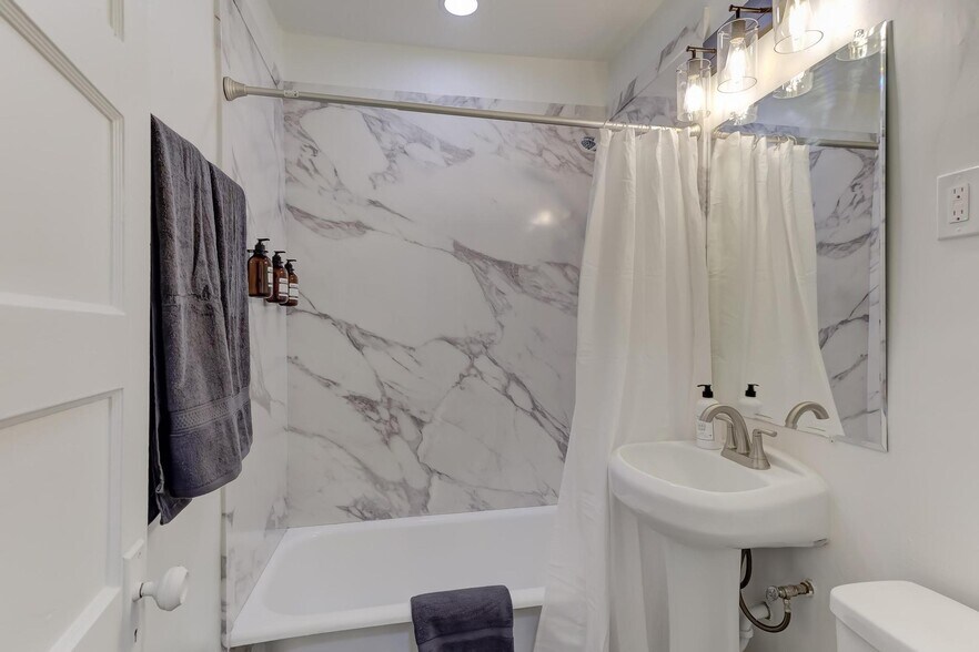 More Photos Of 963 New York St, Memphis Multifamily For Sale