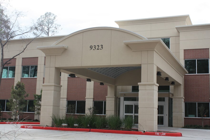 Primary Photo Of 9323 Pinecroft Dr, The Woodlands Medical For Lease