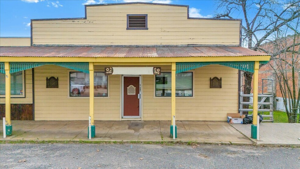 More Photos Of 18387 Chestnut Ave, Tuolumne Restaurant For Sale