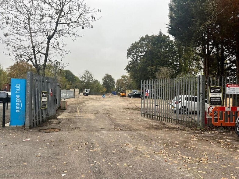 More Photos Of 251-253 Field End Rd, Hillingdon Storefront Retail Residential For Lease