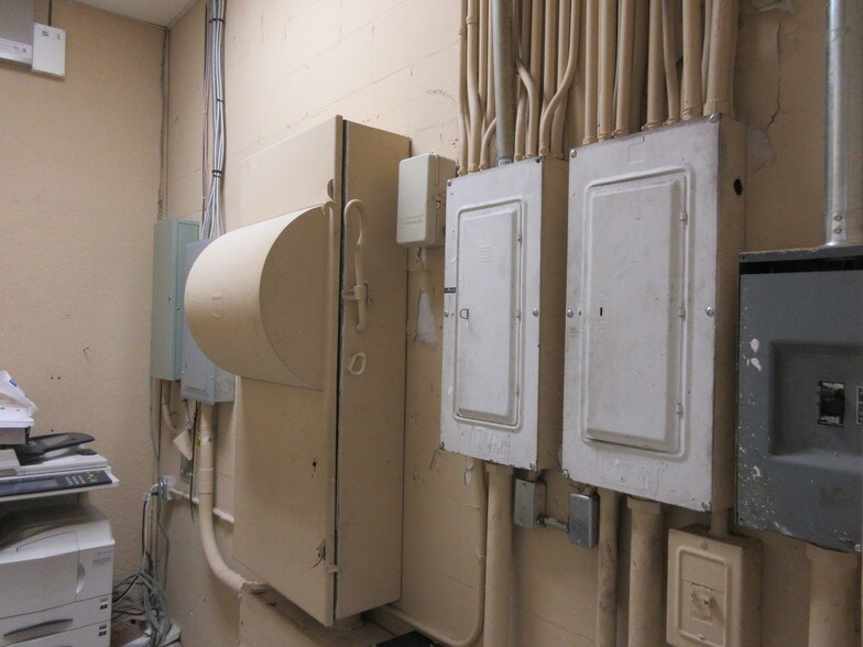 More Photos Of 15445 N Nebraska Ave, Lutz Warehouse For Lease