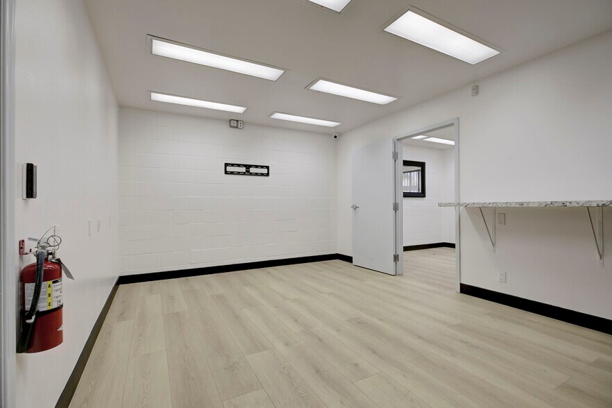 More Photos Of 18417 Bryant St, Northridge Service For Sale