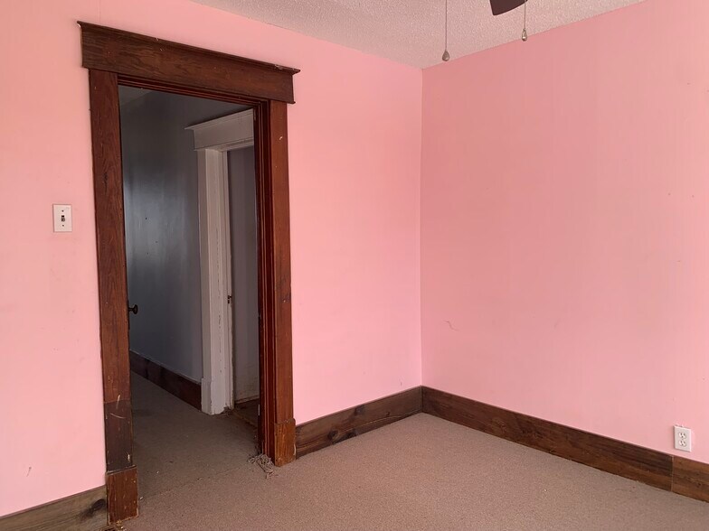 More Photos Of 325 Iris Ct, Saint Clair Medical For Sale