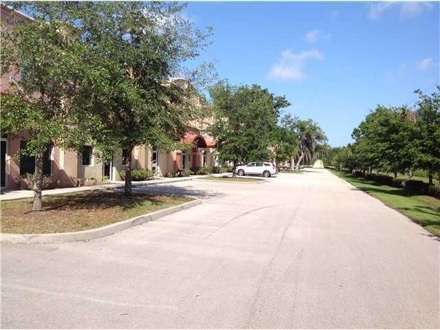 More Photos Of 829-829 S Kings Hwy, Fort Pierce Warehouse For Lease