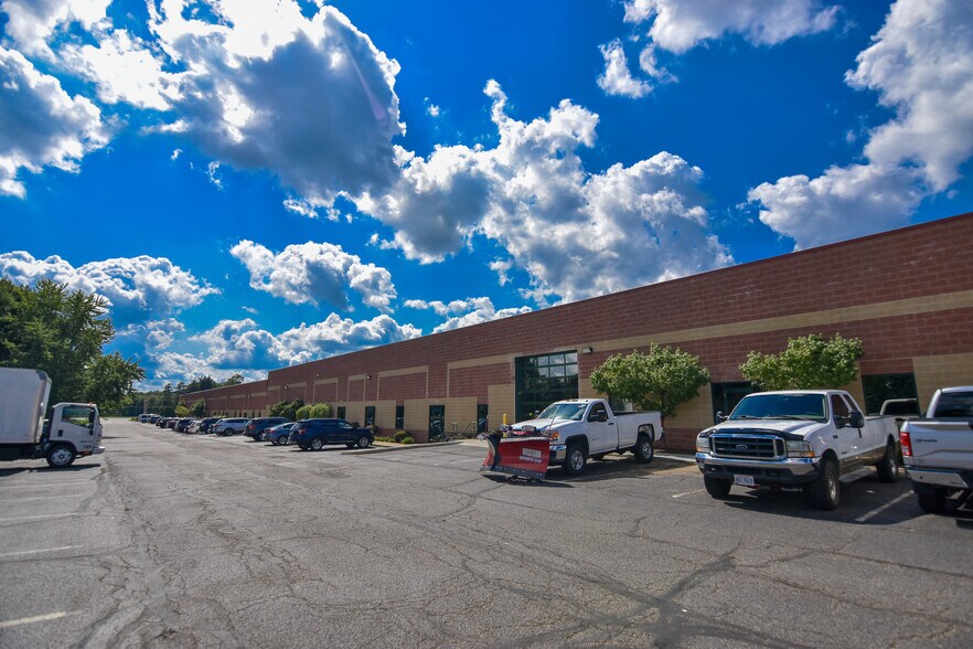 More Photos Of 387 Medina Rd, Medina Light Manufacturing For Lease