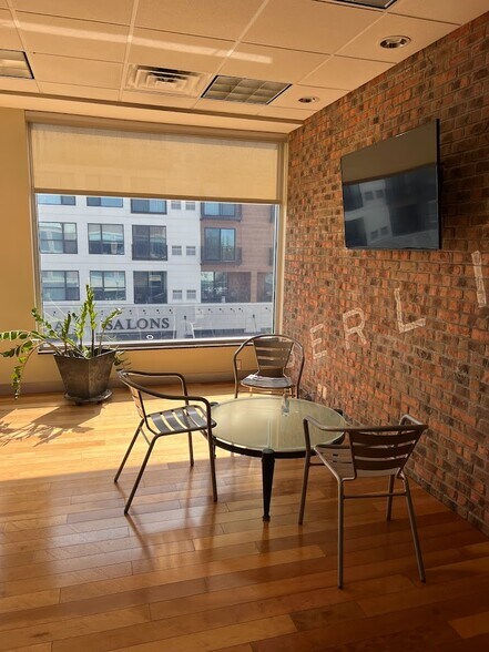 More Photos Of 423 N Main St, Royal Oak Office For Lease