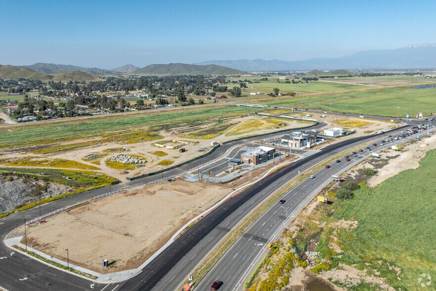 More Photos Of Domenigoni Pky, Winchester Storefront For Lease