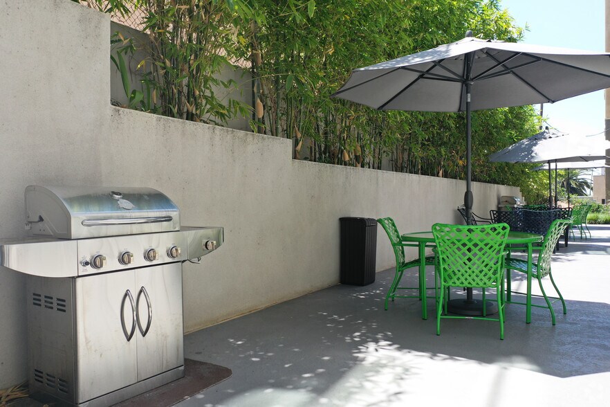 More Photos Of 422 S Lake St, Los Angeles Apartments For Sale