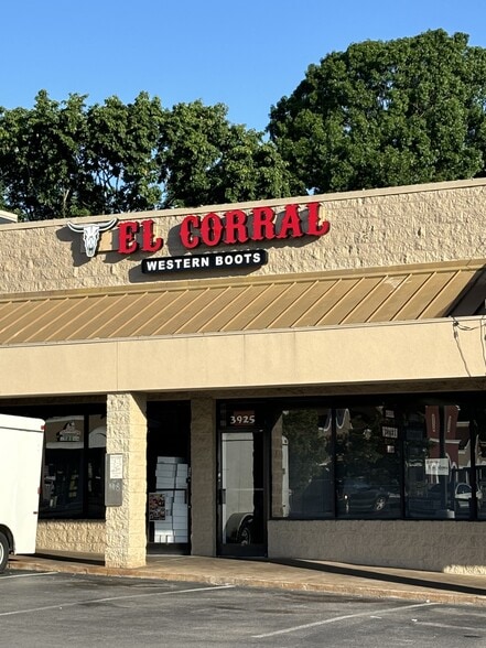 Primary Photo Of , Nashville General Retail For Sale