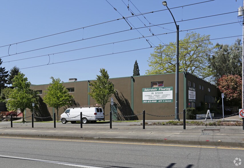 More Photos Of 4075 N Interstate Ave, Portland Showroom For Lease