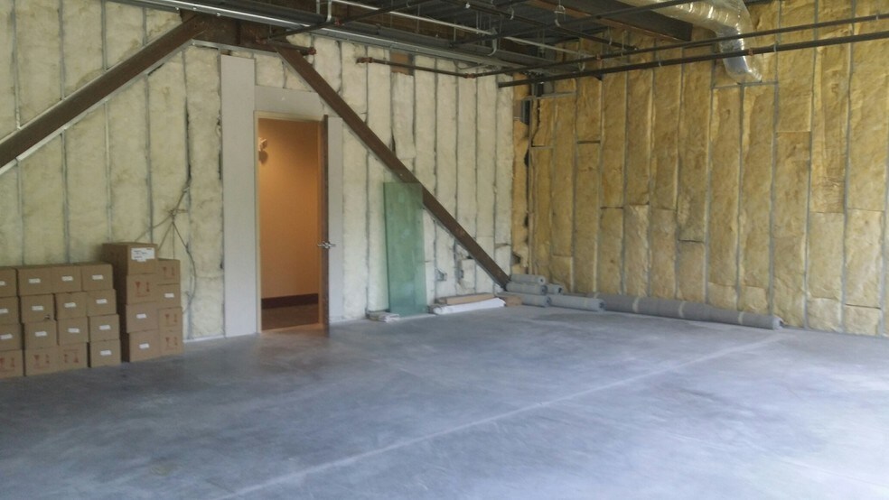 More Photos Of 101 Cosgrove Hill Ave, Chapel Hill Medical For Sale