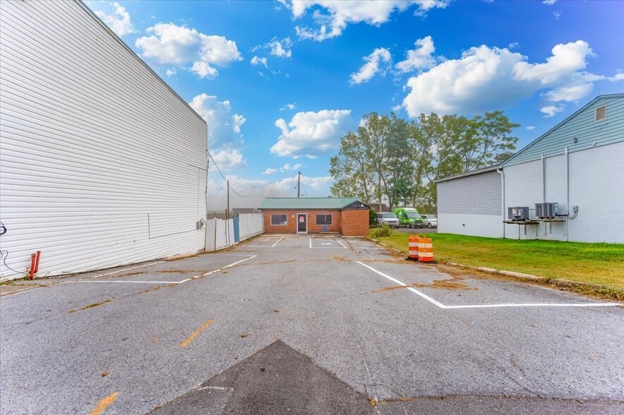 More Photos Of 334 Burhans Blvd, Hagerstown Freestanding For Sale