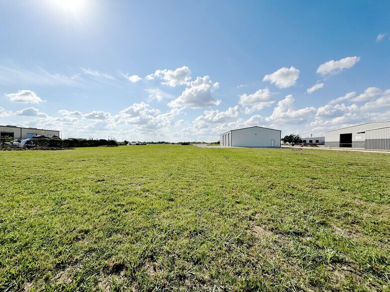 More Photos Of 1704 Westair, Gainesville Warehouse For Lease