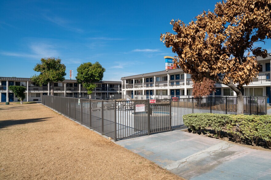 More Photos Of 840 S Indian Hill Blvd, Claremont Hotel For Sale