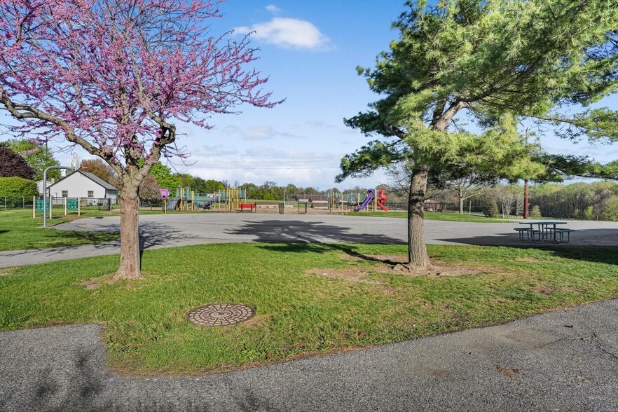 More Photos Of 2835 Mountain View Dr, Bath Office For Sale