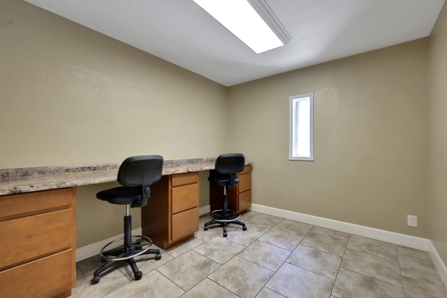 More Photos Of 4608 Norwood Ave, Jacksonville Office For Lease