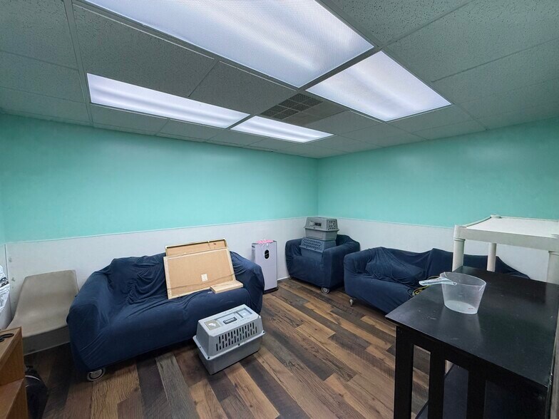 More Photos Of 104 Woodward Hill Rd, Edwardsville Office For Sale