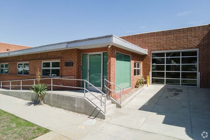 Primary Photo Of 6368 Arizona Cir, Los Angeles Office For Lease