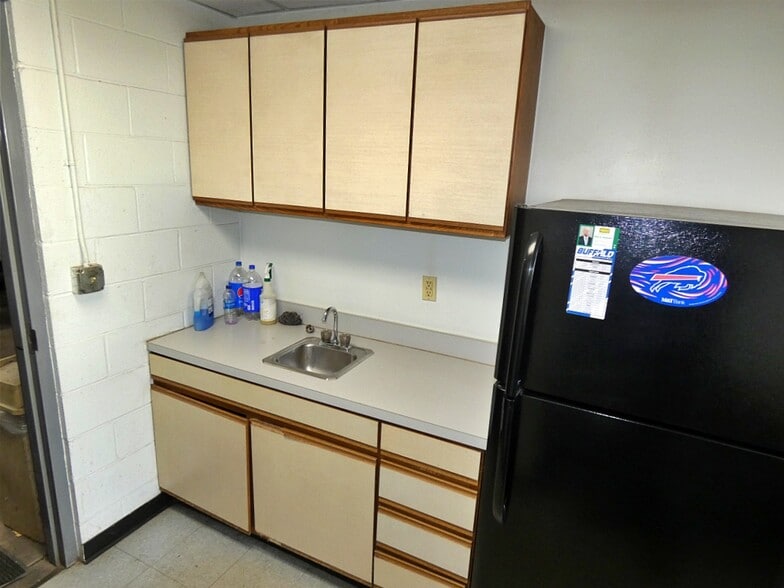 More Photos Of 70 N Gates Ave, Buffalo Truck Terminal For Lease