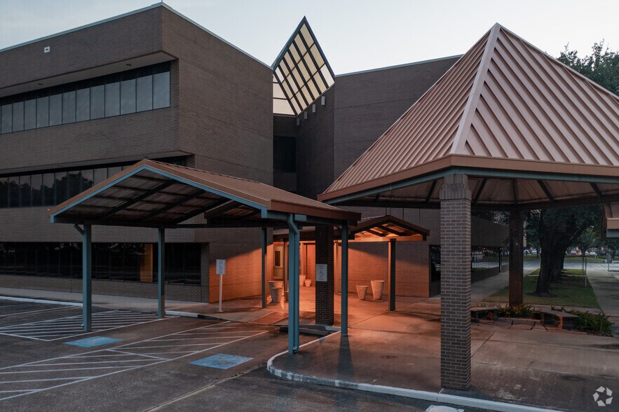 More Photos Of 263 N Sam Houston Pky E, Houston Office For Sale