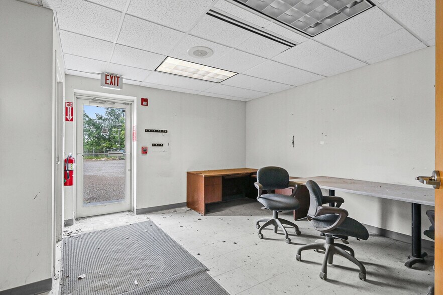 More Photos Of 37401 Stevens Blvd, Willoughby Flex For Lease