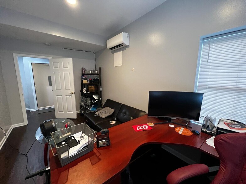 More Photos Of 2712 Sparrows Point Rd, Baltimore Light Manufacturing For Sale