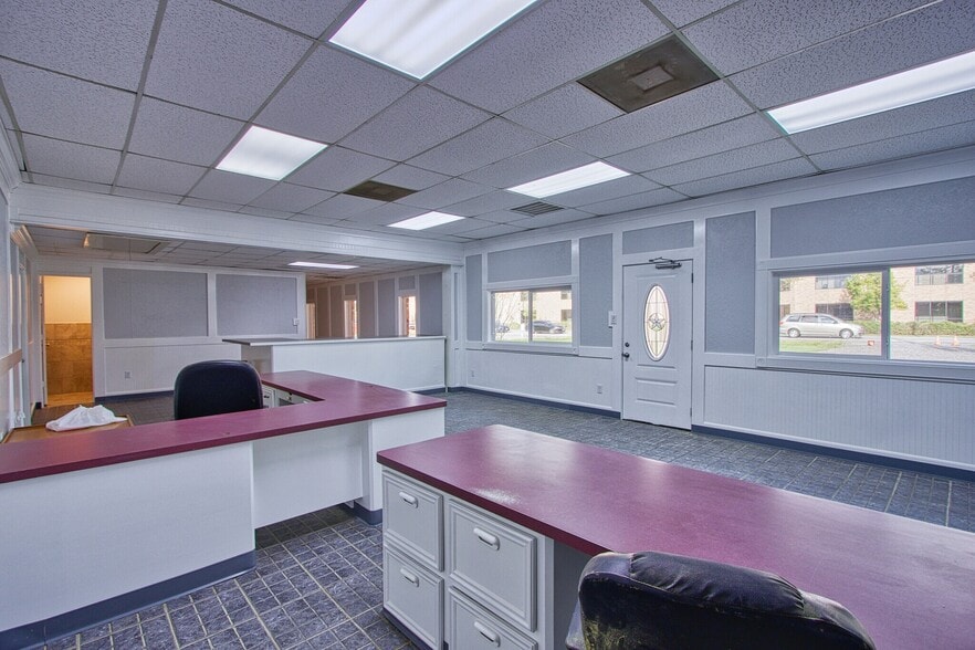 More Photos Of 11815 Misty Dr, Houston Light Manufacturing For Sale
