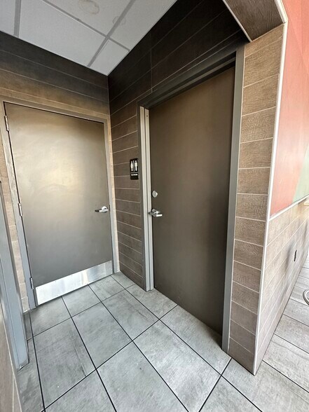 More Photos Of 3850 Veterans Memorial Hwy, Bohemia Fast Food For Lease