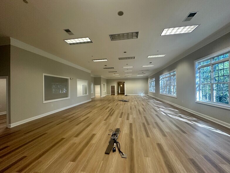 More Photos Of 10425 Old Alabama Connector Rd, Alpharetta Office For Lease