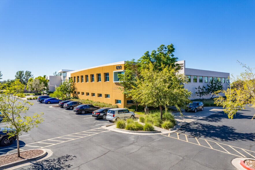 More Photos Of 690 N Cofco Center Ct, Phoenix Medical For Lease