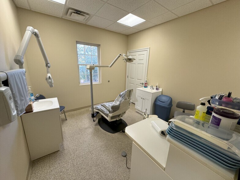 More Photos Of 1233 Macon View Dr, Cordova Medical For Lease