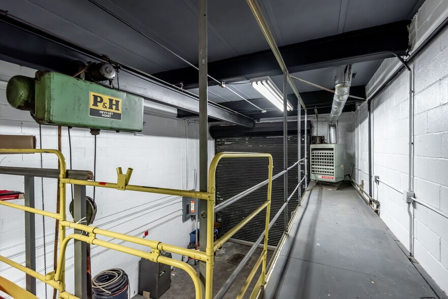 More Photos Of 39 Dobbin St, Brooklyn Warehouse For Sale