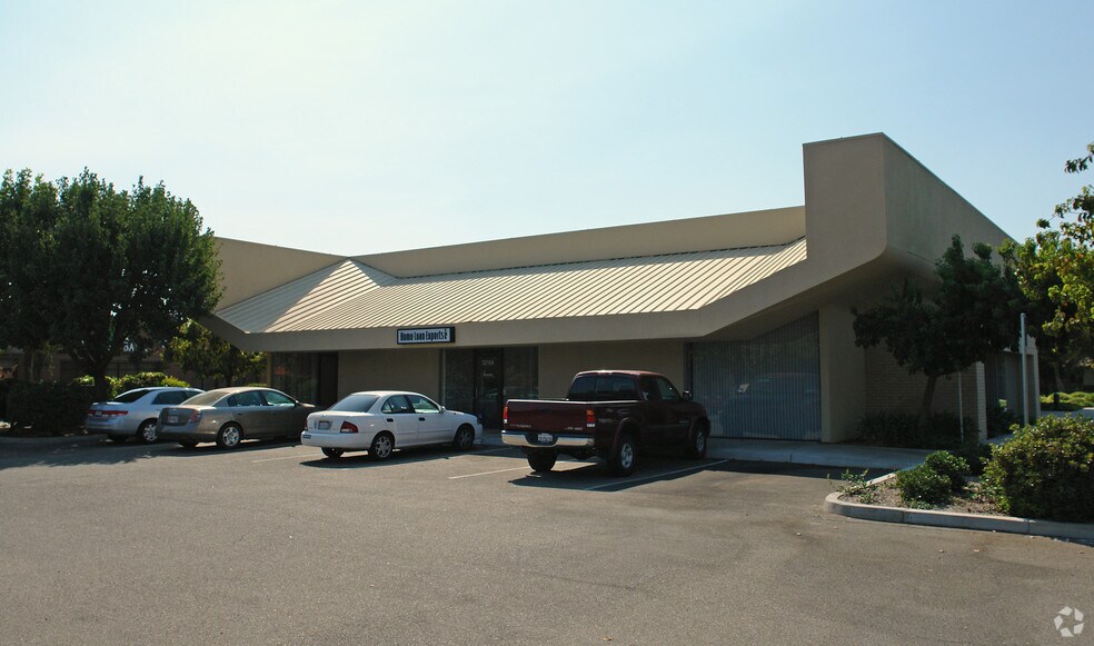 More Photos Of 5210 N Palm Ave, Fresno Bank For Lease
