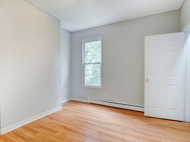 More Photos Of 81 Auburn St, Paterson Apartments For Sale