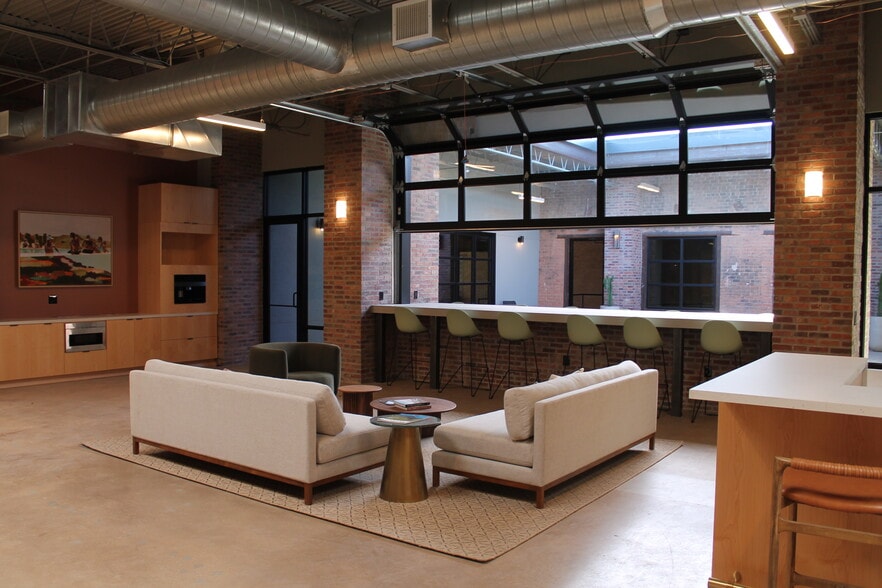 More Photos Of 4320 Main St, Dallas Loft Creative Space For Sale