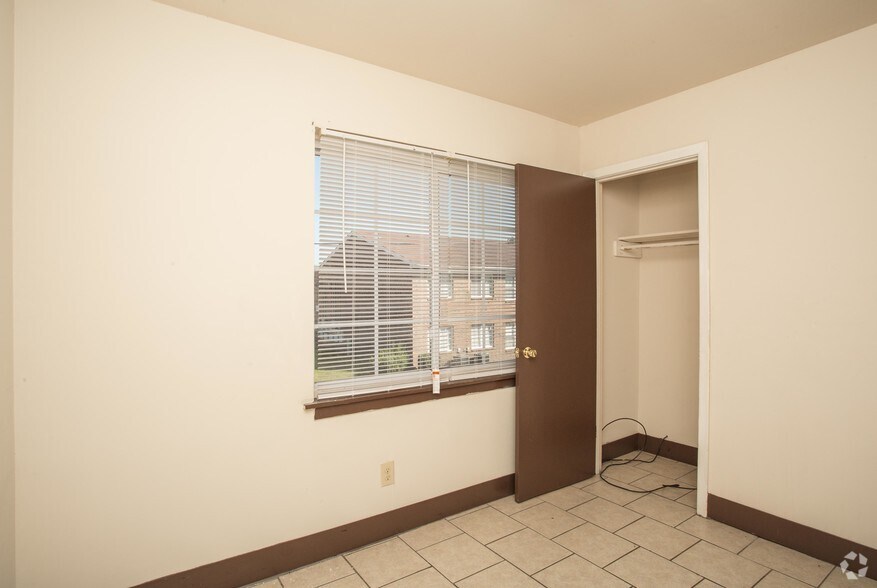 More Photos Of 1024 Day Street Rd, Montgomery Apartments For Sale