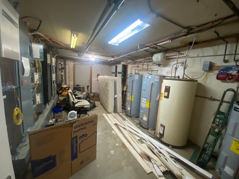 More Photos Of 1 Proactive Dr, New Florence Hotel For Sale