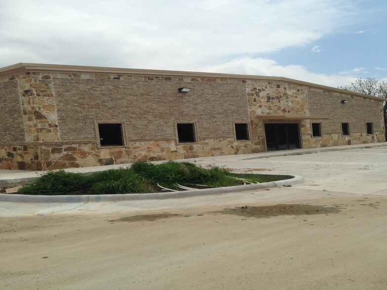 Primary Photo Of 240 Gilbert Cir, Grand Prairie Warehouse For Lease