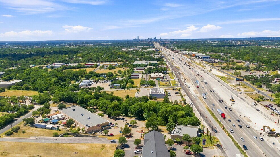 More Photos Of 11055 N IH-35, Austin Storefront For Lease