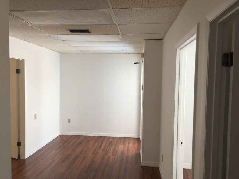 More Photos Of 6238 Presidential Ct, Fort Myers Medical For Sale